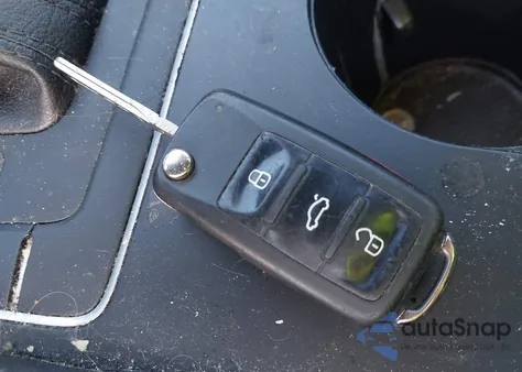 2012 Volkswagen Passat 2.5L S z USA, uszkodzony, nr VIN 1VWAP7A37CC081080